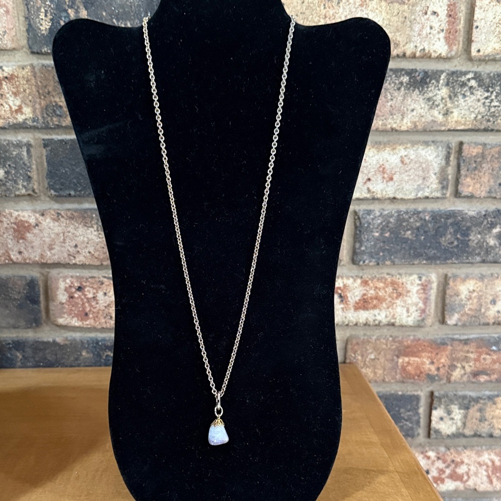 Vintage polished Amethyst stone pendant necklace in gold tone chain